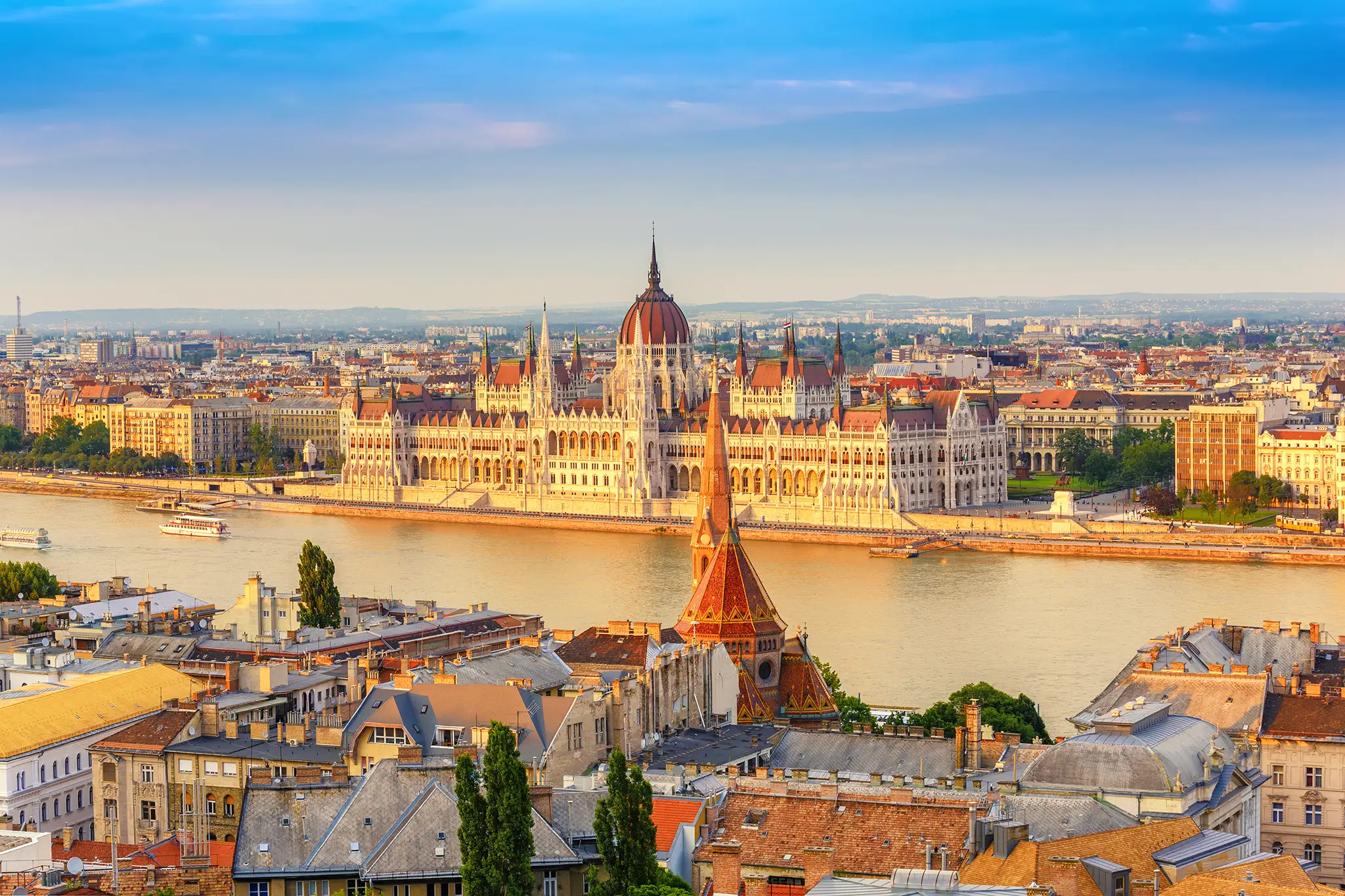 Budapest city skyline at Hungarian Parliament and Danube River, Budapest, Hungary.