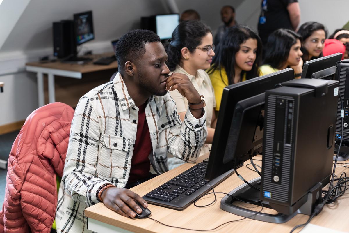 Postgraduate students studying Data Science (Conversion) MSc, gaining hands-on experience in data analysis, machine learning, data visualisation and computational problem-solving in a computer lab environment.