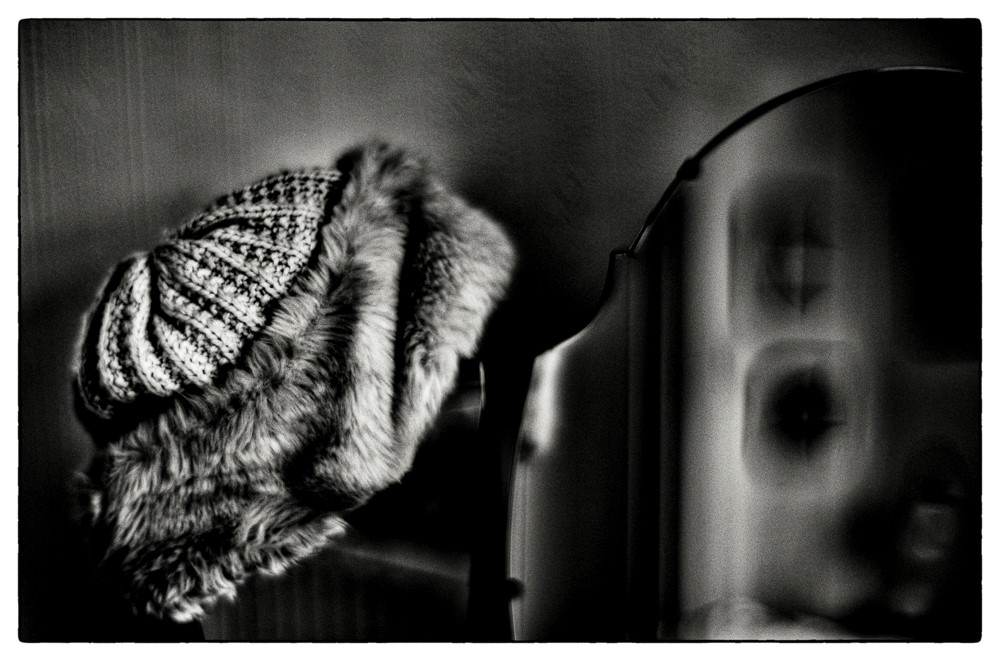 My Mother’s Winter Hat, West Yorkshire, United Kingdom, March 15, 2024, from the series, A Return to The Things Themselves (2022–2024). ©Simon Larbalestier (all rights reserved).