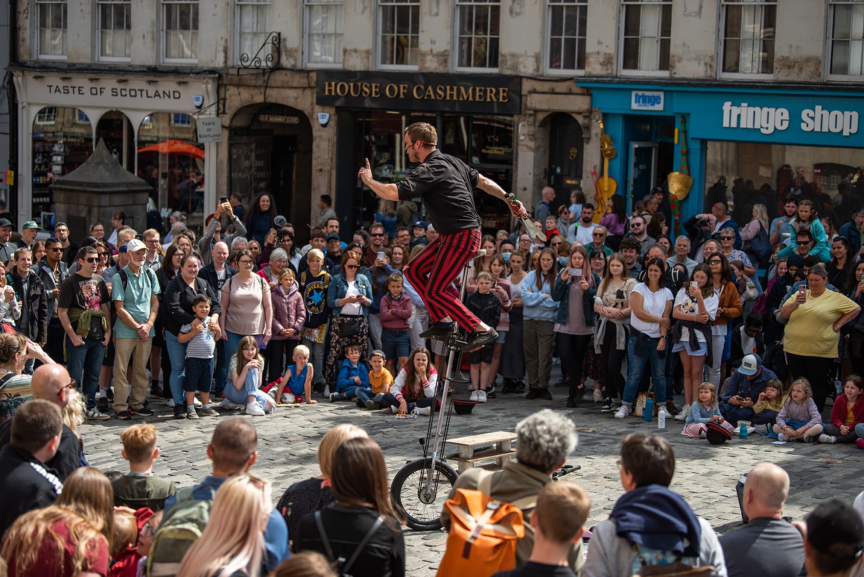 An Edinburgh Fringe performer on the Royal Mile - credit David Monteith-Hodge, © Edinburgh Festival Fringe Society.