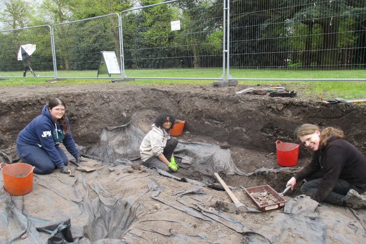 Archaeology students at the 2024 Grosvenor Park dig.