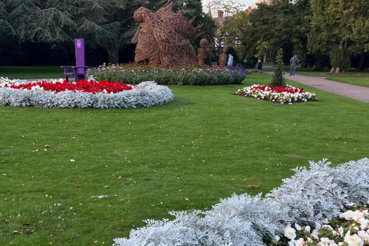 Grosvenor Park, flowers in bloom
