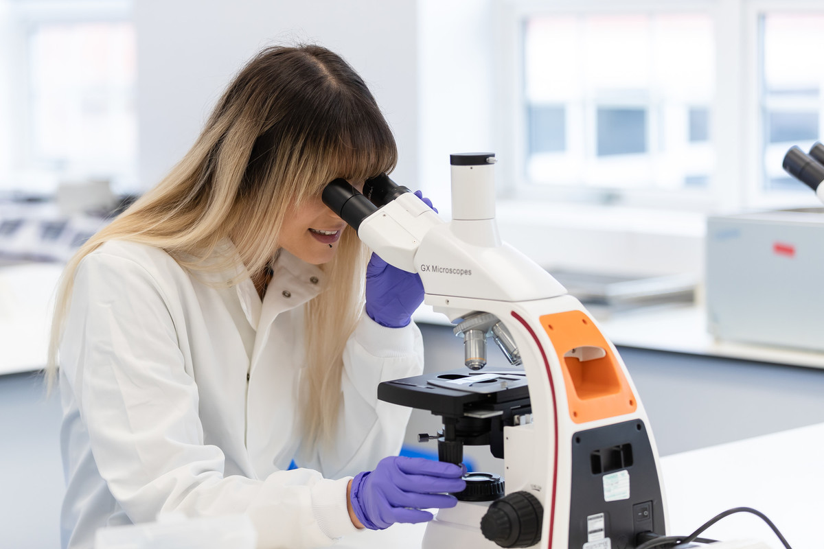 A female student working in a teaching laboratory.